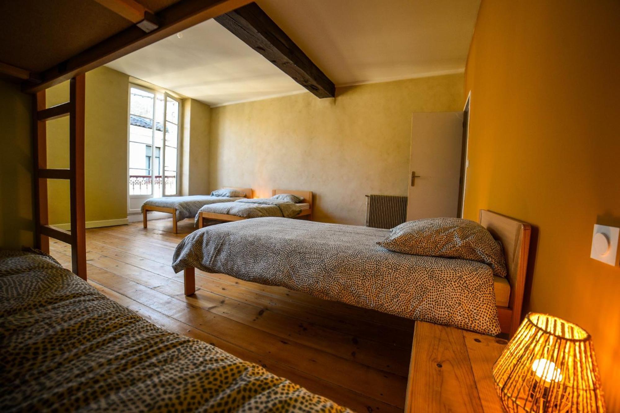 Amani Hostel La Reole Bagian luar foto