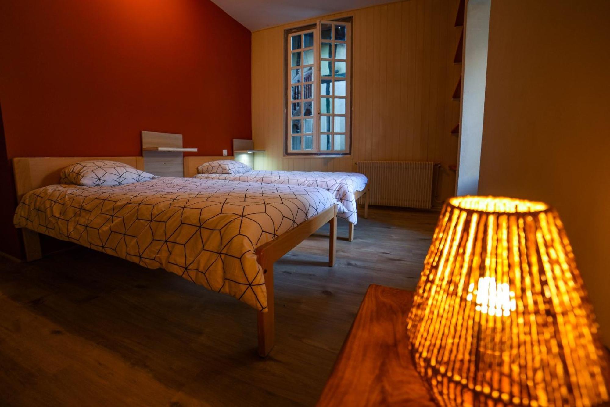 Amani Hostel La Reole Bagian luar foto
